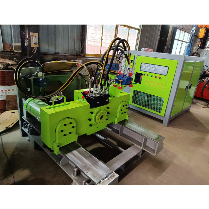 How to ensure the guiding accuracy of the guided mud-water balance pipe jacking machine when constructing on a gravel layer?